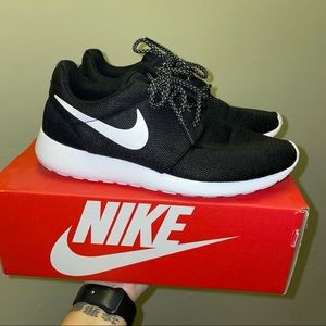 Nike Roshe One 🖤